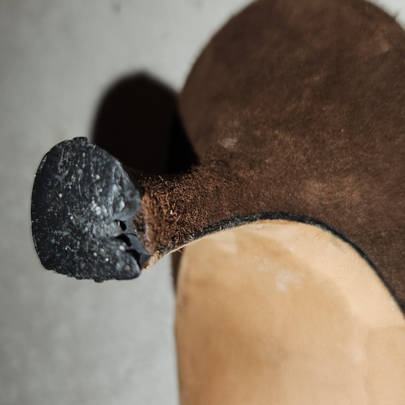Manolo Blahanik Brown Suede Kitten Heels- Authentic - Picture 5 of 10